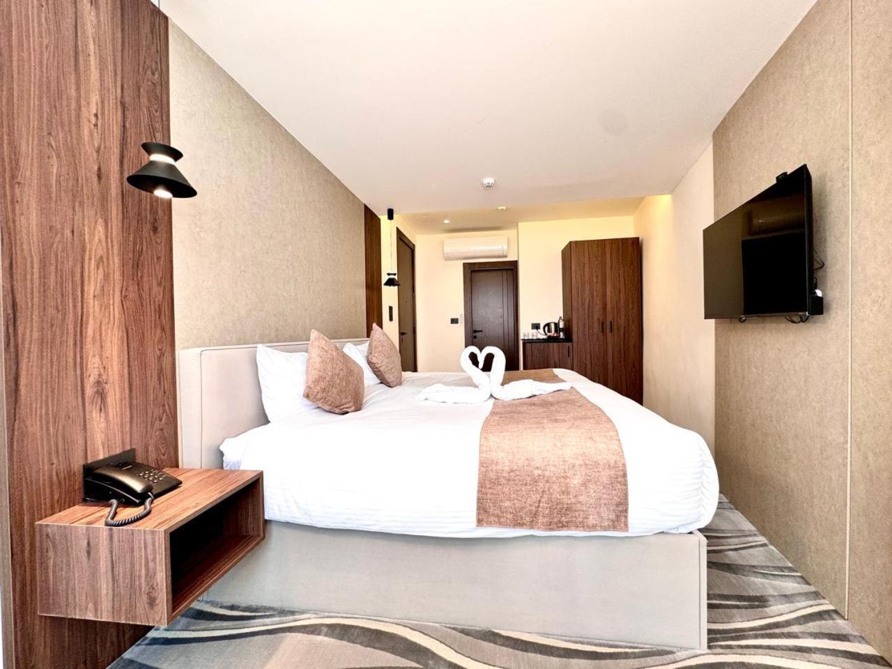 New Merryland Hotel Амман Экстерьер фото