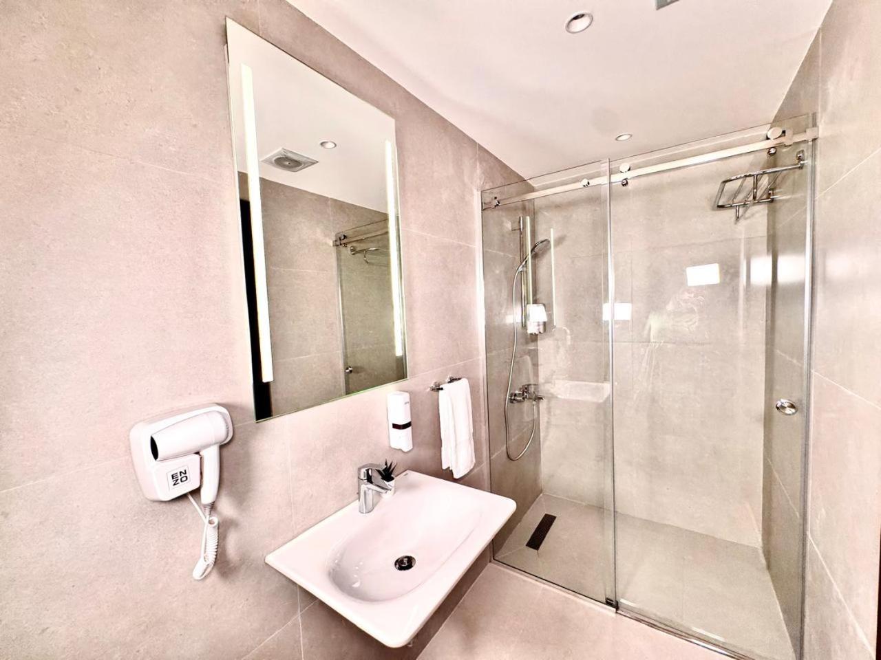 New Merryland Hotel Амман Экстерьер фото